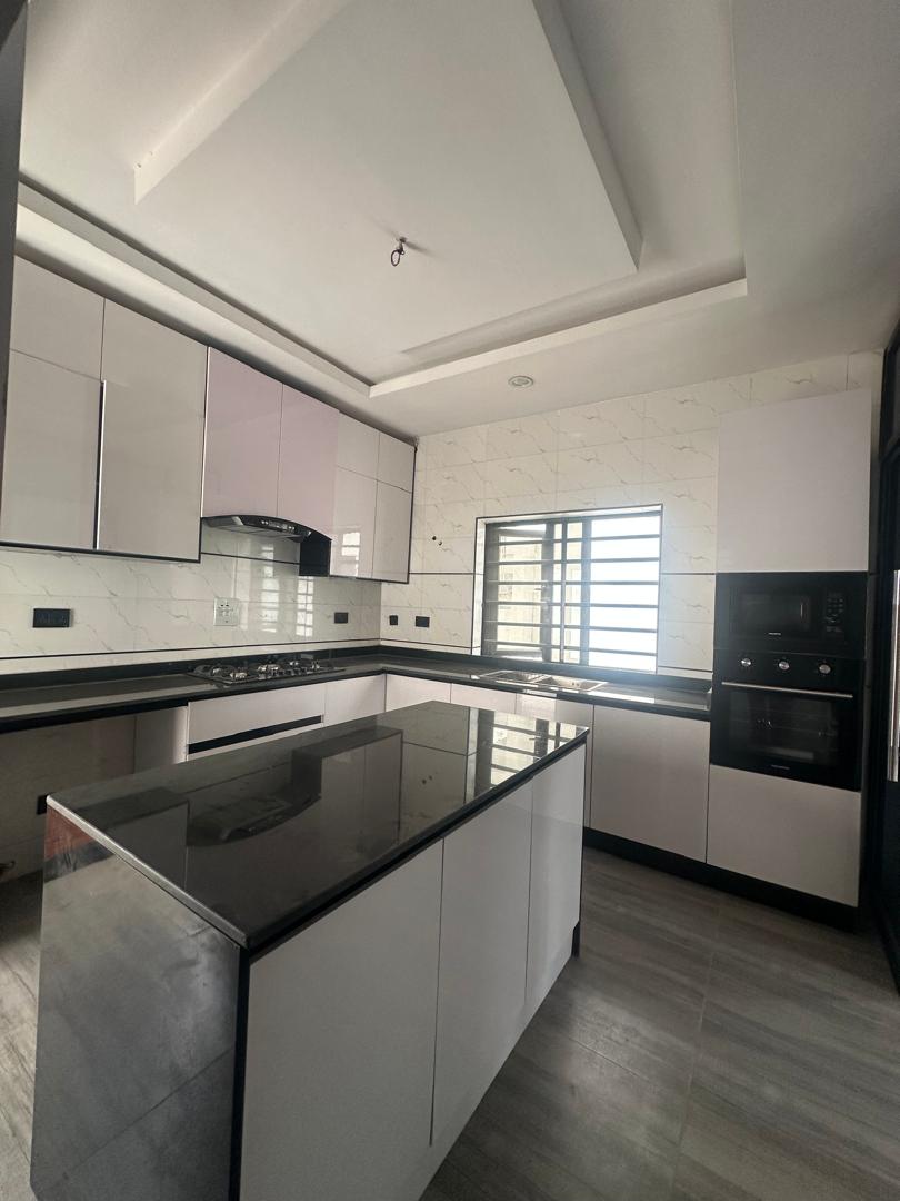 5 BEDROOM FULLY DETACHED DUPLEX FOR SALE 