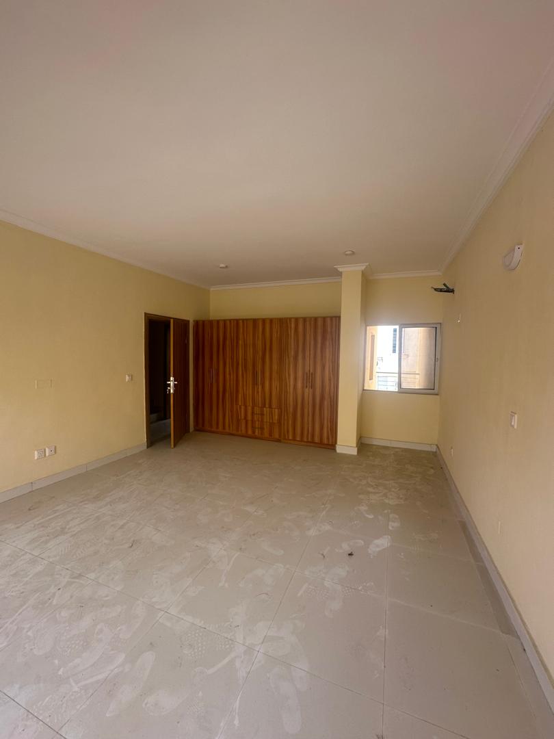 4 BEDROOM TERRACE DUPLEX 