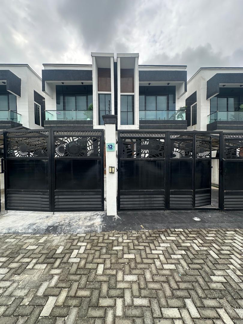 4 BEDROOM FULLY DETACHED DUPLEX PLUS BQ 