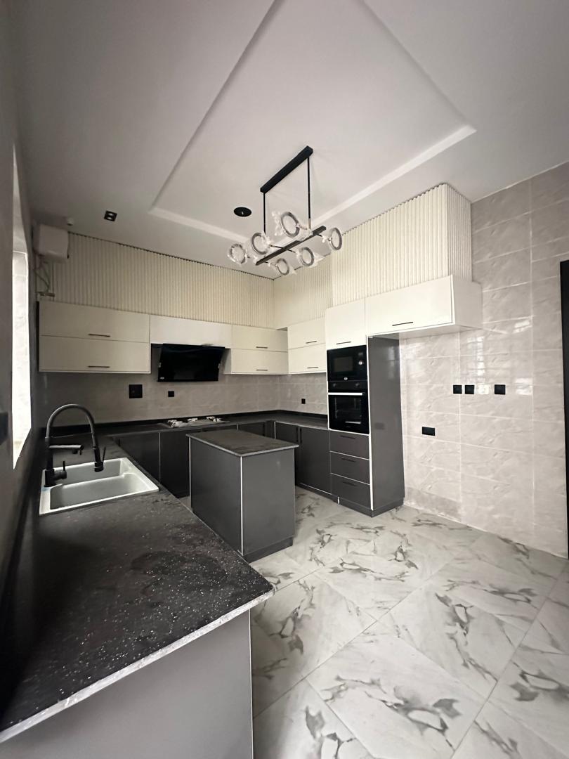 4 BEDROOM FULLY DETACHED DUPLEX PLUS BQ 