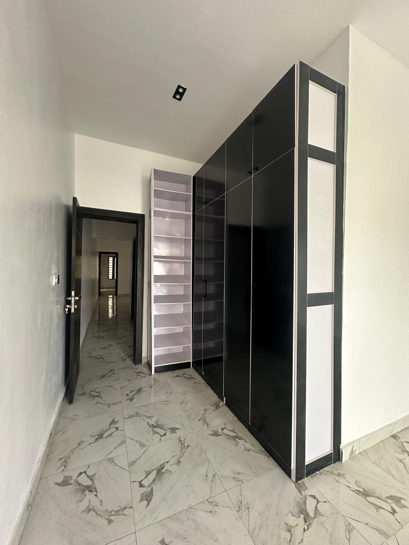 4 BEDROOM FULLY DETACHED DUPLEX PLUS BQ 