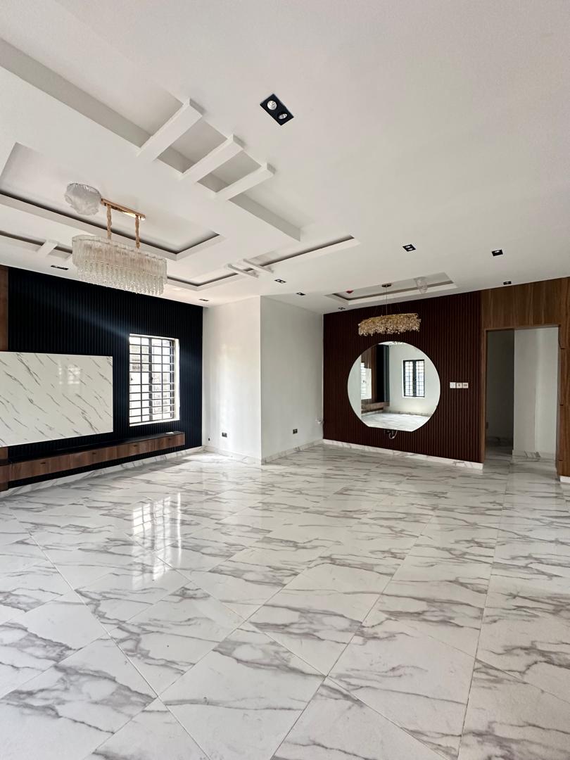 5 BEDROOM LUXURY DUPLEX 