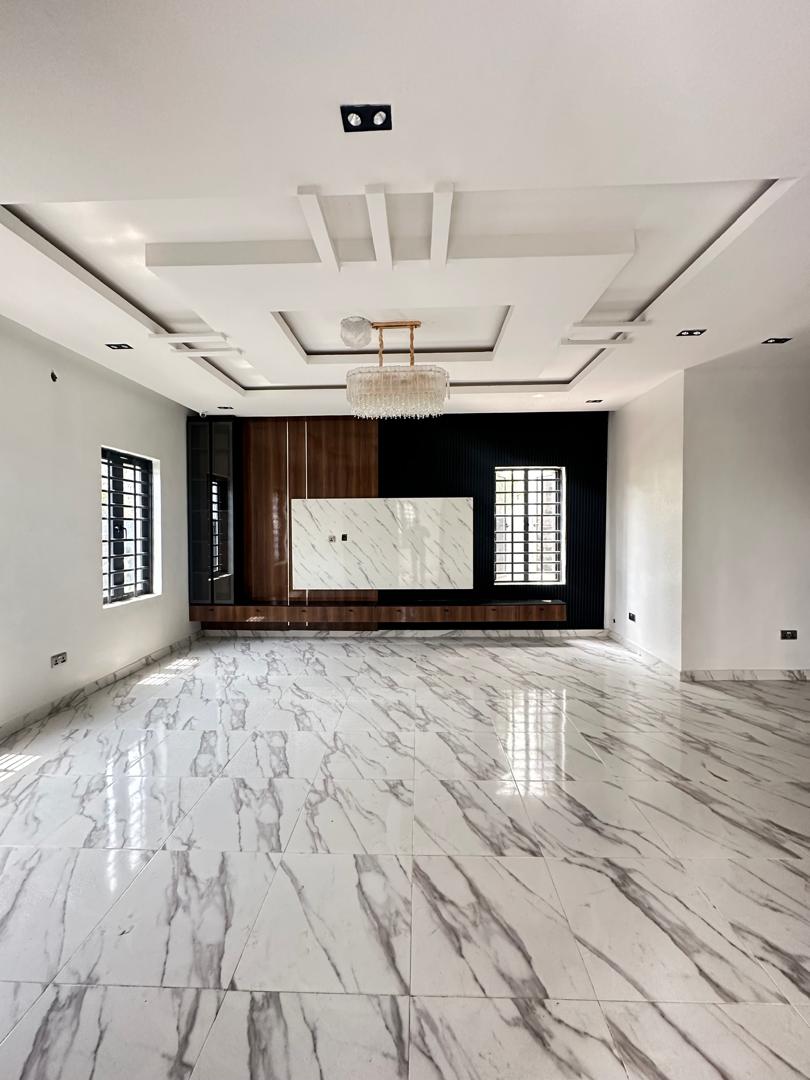 5 BEDROOM LUXURY DUPLEX 