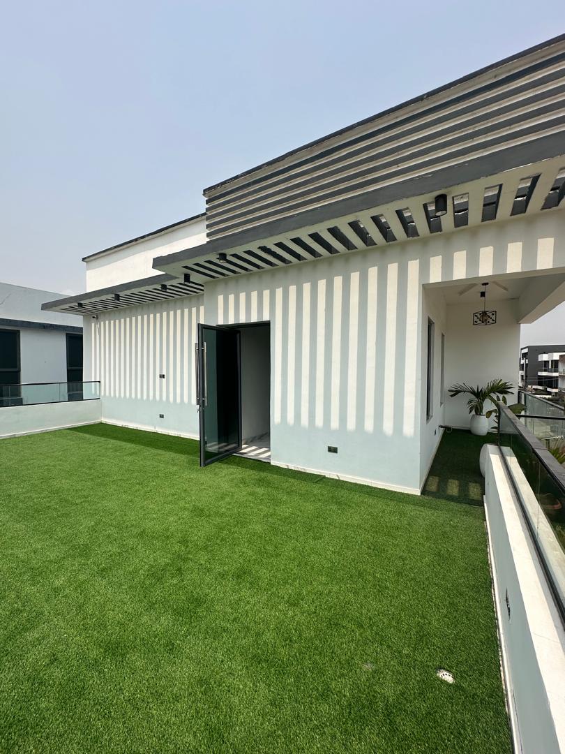 5 BEDROOM LUXURY DUPLEX 