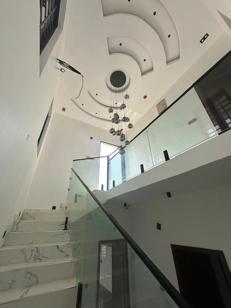 5 BEDROOM LUXURY DUPLEX 