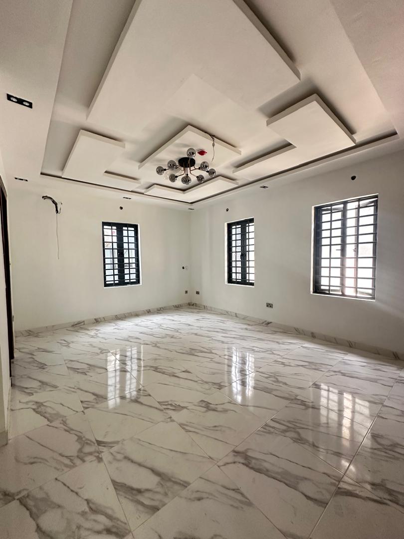 5 BEDROOM LUXURY DUPLEX 