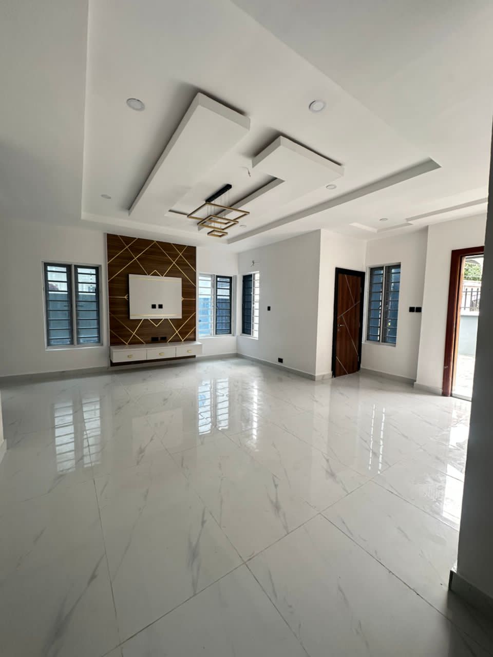 5 BEDROOM DETACHED DUPLEX PLUS BQ 