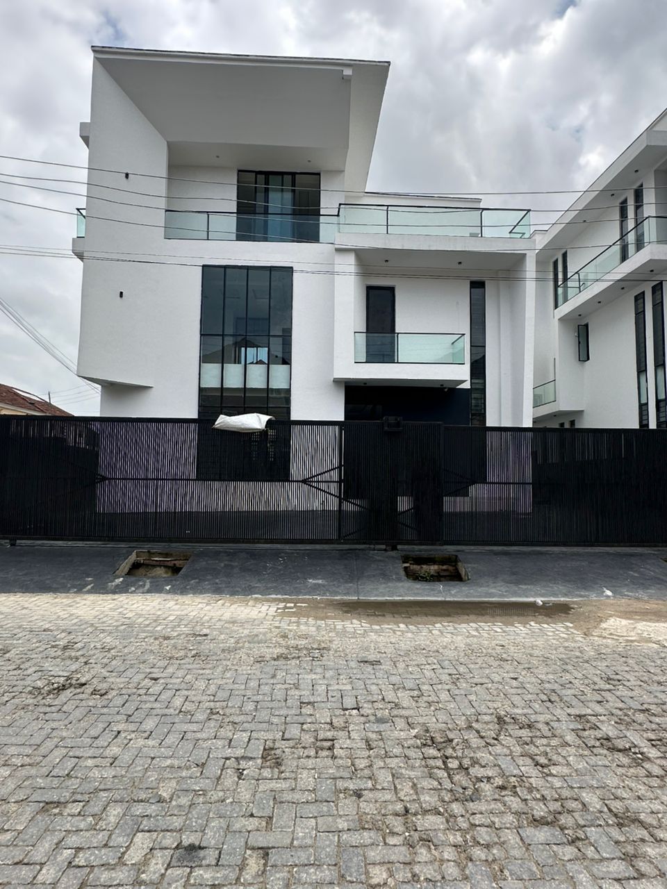 5 BED FULLY DETACHED DUPLEX 