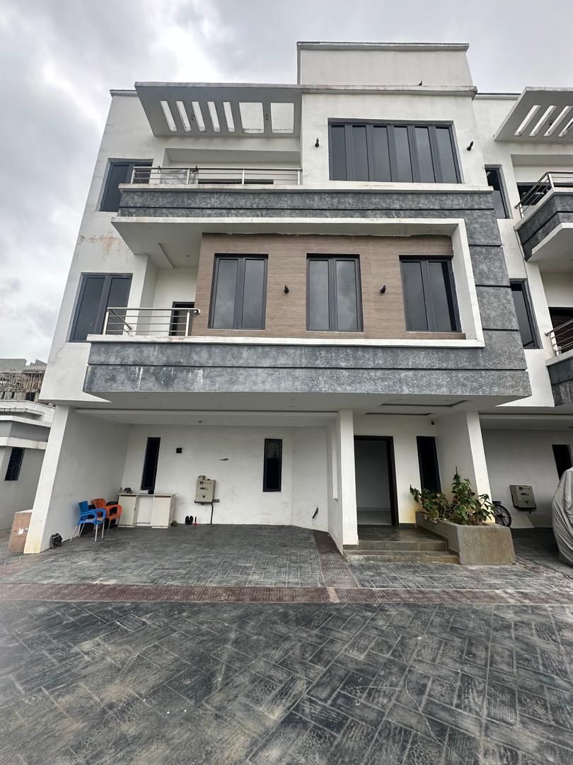 Mega 4 Bed Terrace Duplex 