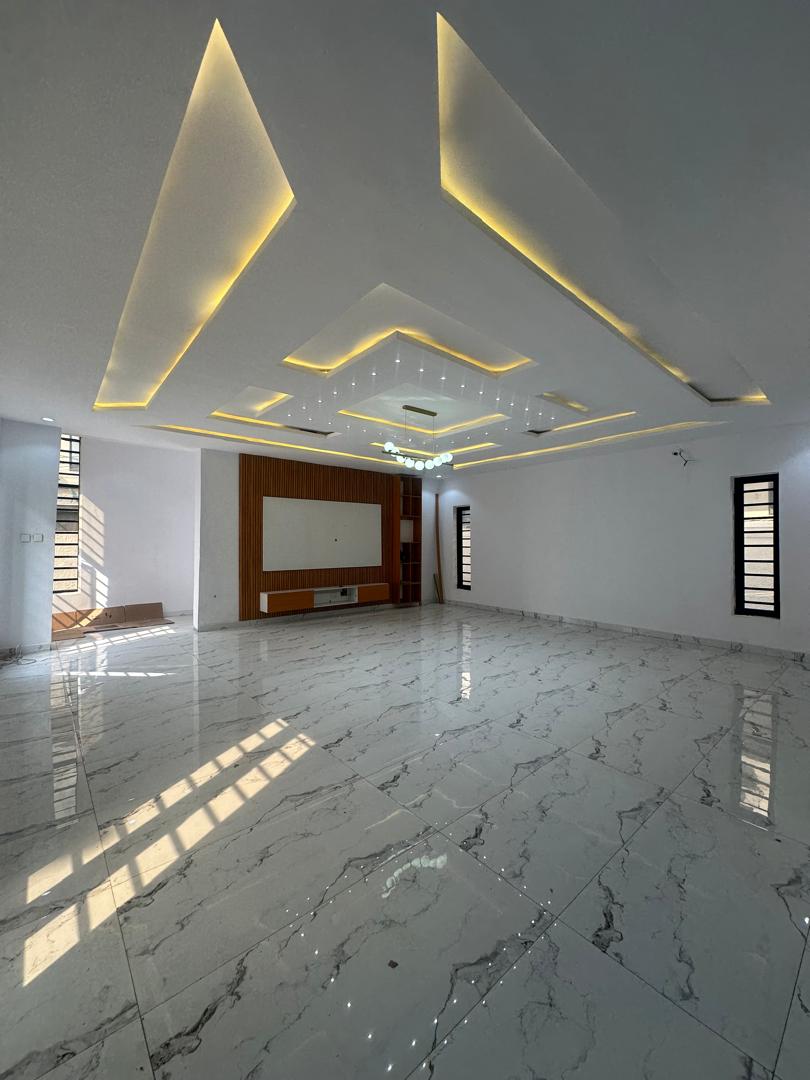 5 Bedroom Detached Duplex 