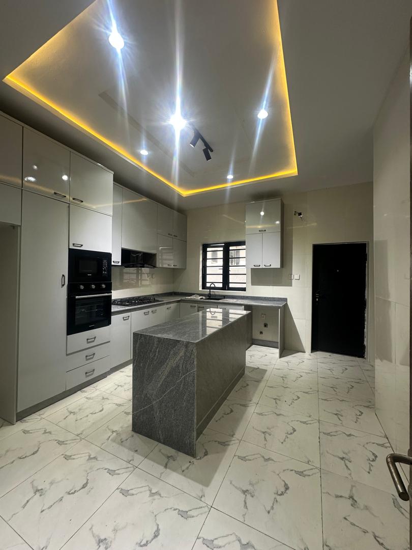 5 Bedroom Detached Duplex 