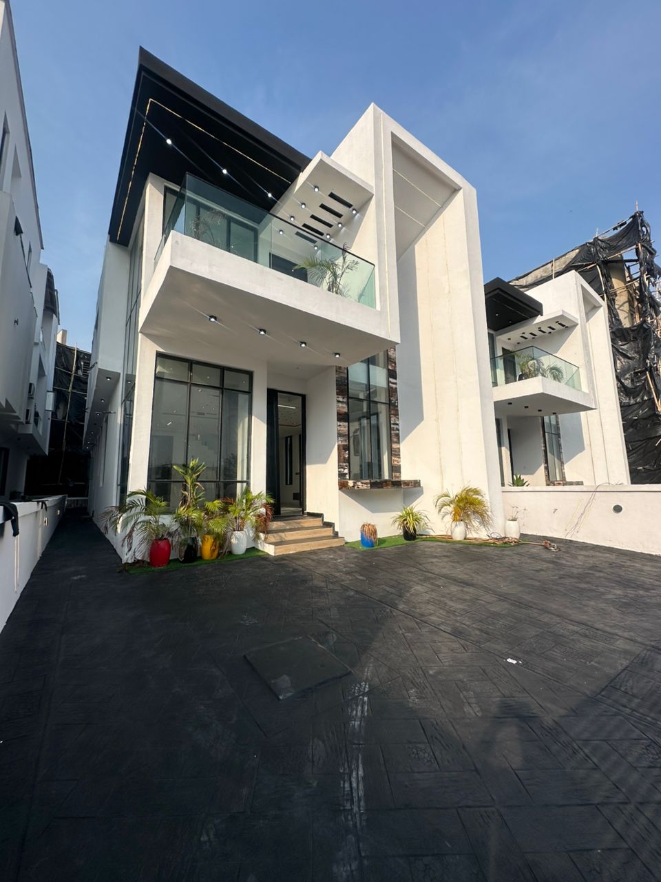 Ultra Modern 5 Bedroom Detached Duplex 